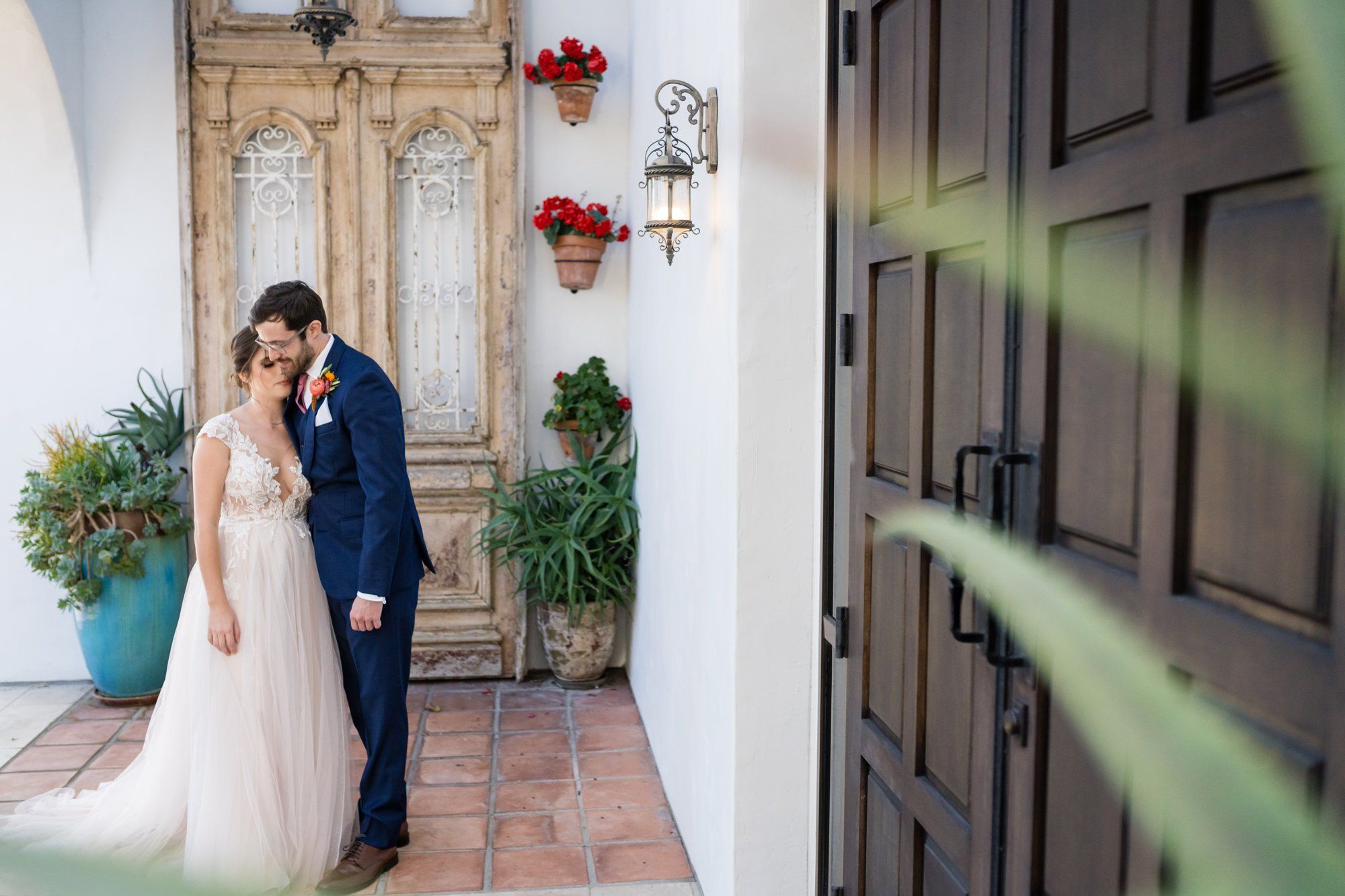 san clemente wedding at la ventura event center, Family Photos Through the Courtyard