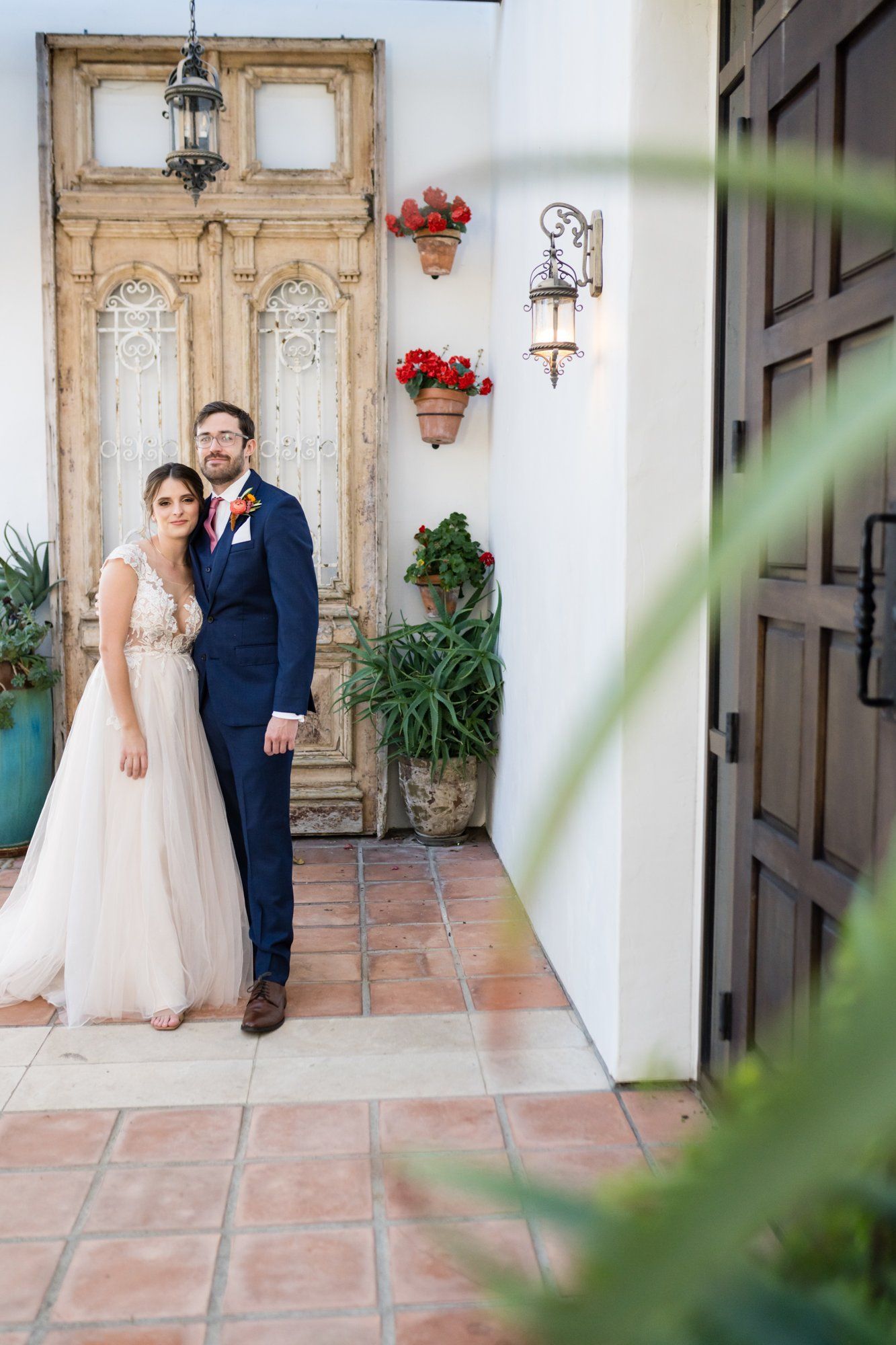san clemente wedding at la ventura event center, Family Photos Through the Courtyard