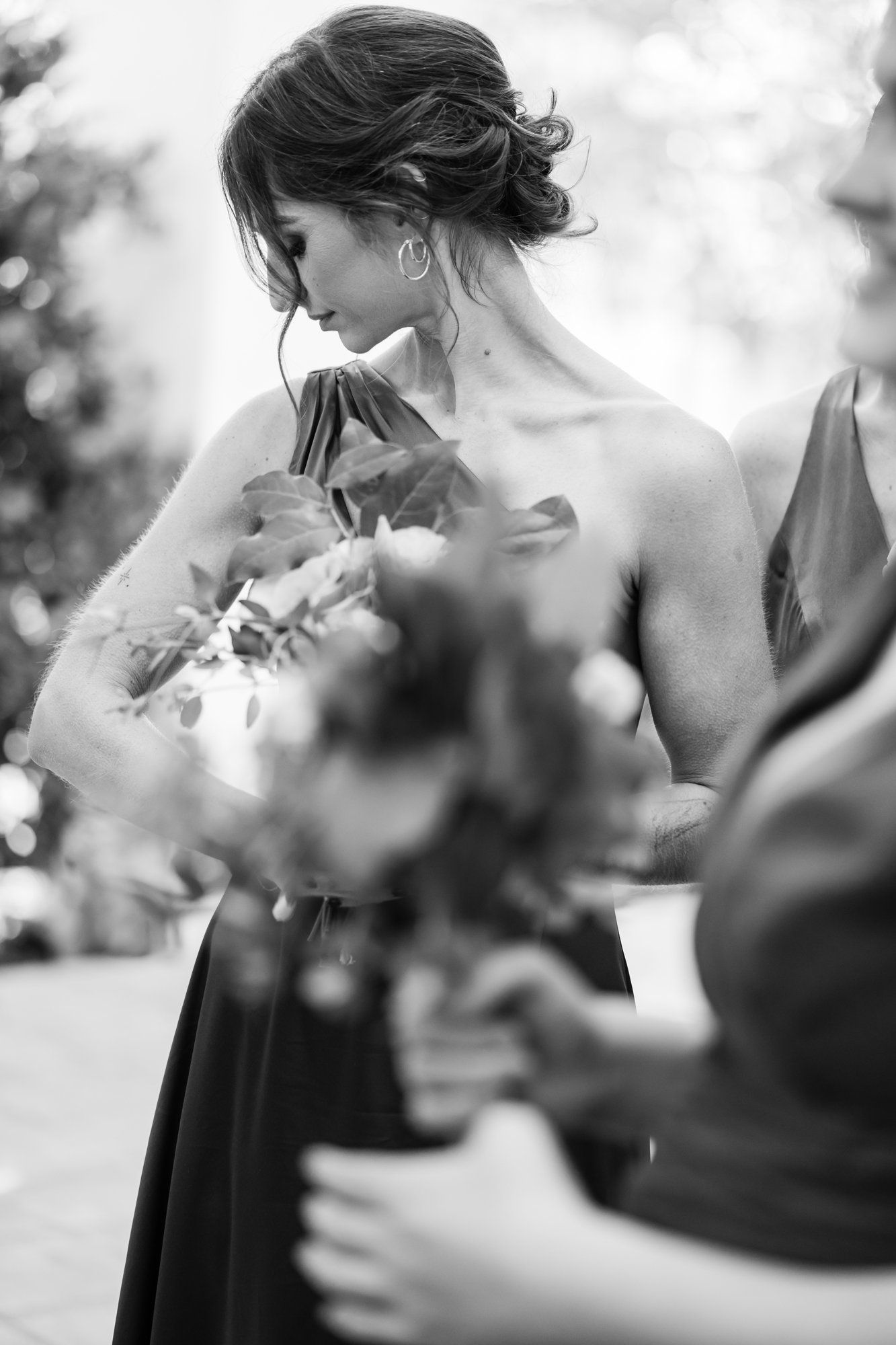 san clemente wedding at la ventura event center, Family Photos Through the Courtyard