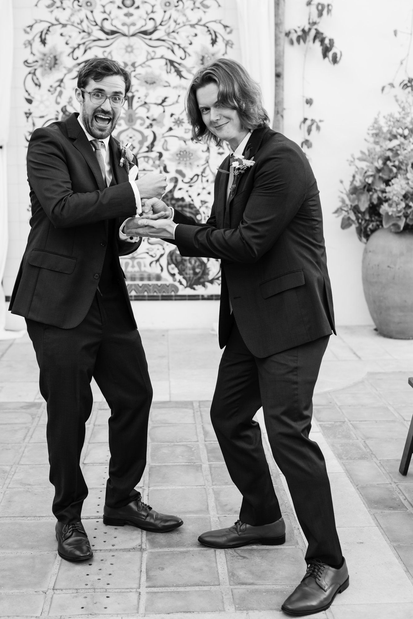 san clemente wedding at la ventura event center, Family Photos Through the Courtyard