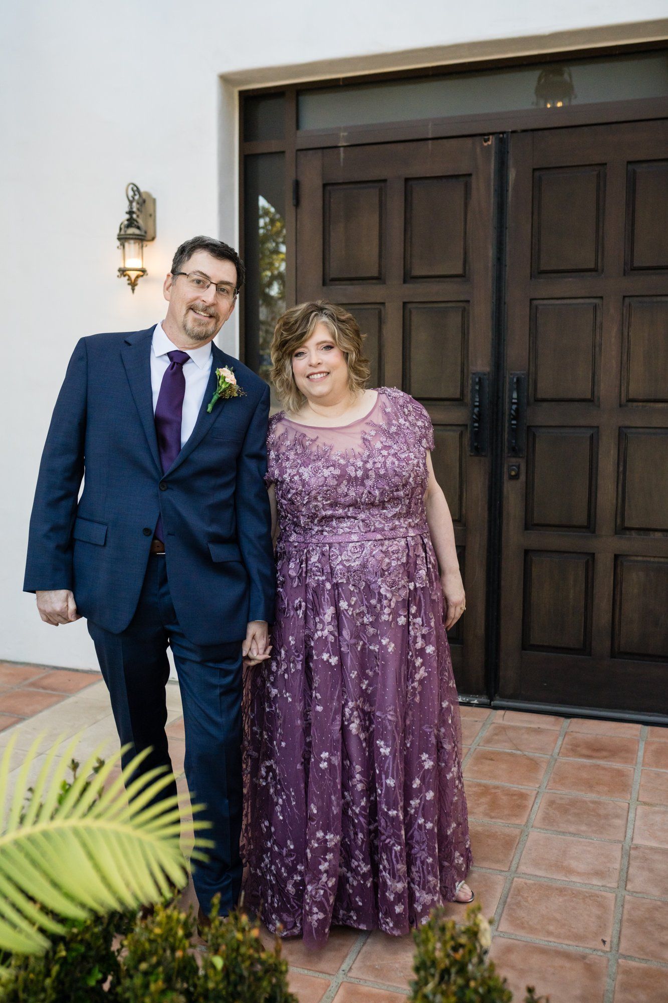 san clemente wedding at la ventura event center, Family Photos Through the Courtyard