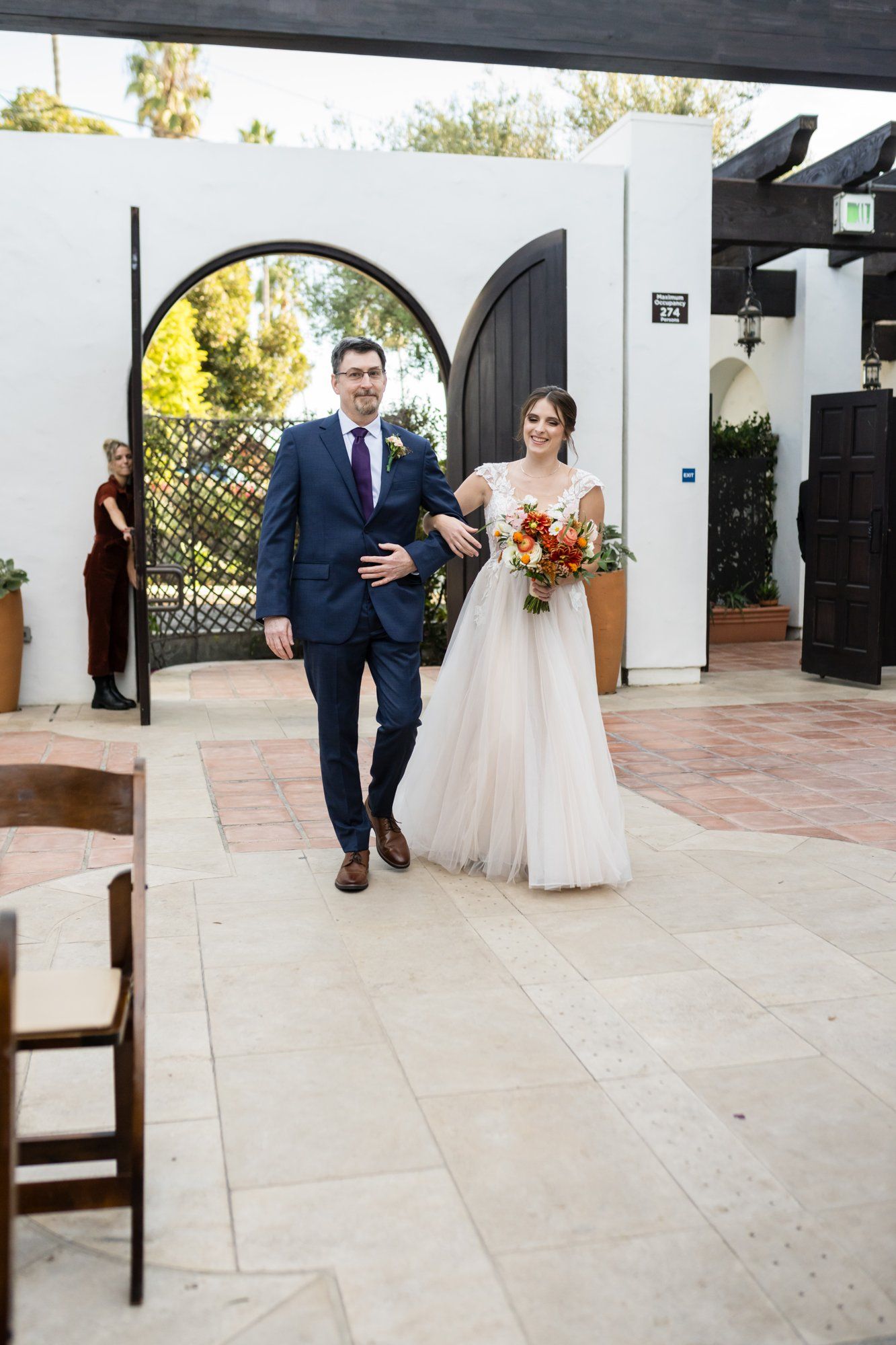 san clemente wedding at la ventura event center, Family Photos Through the Courtyard