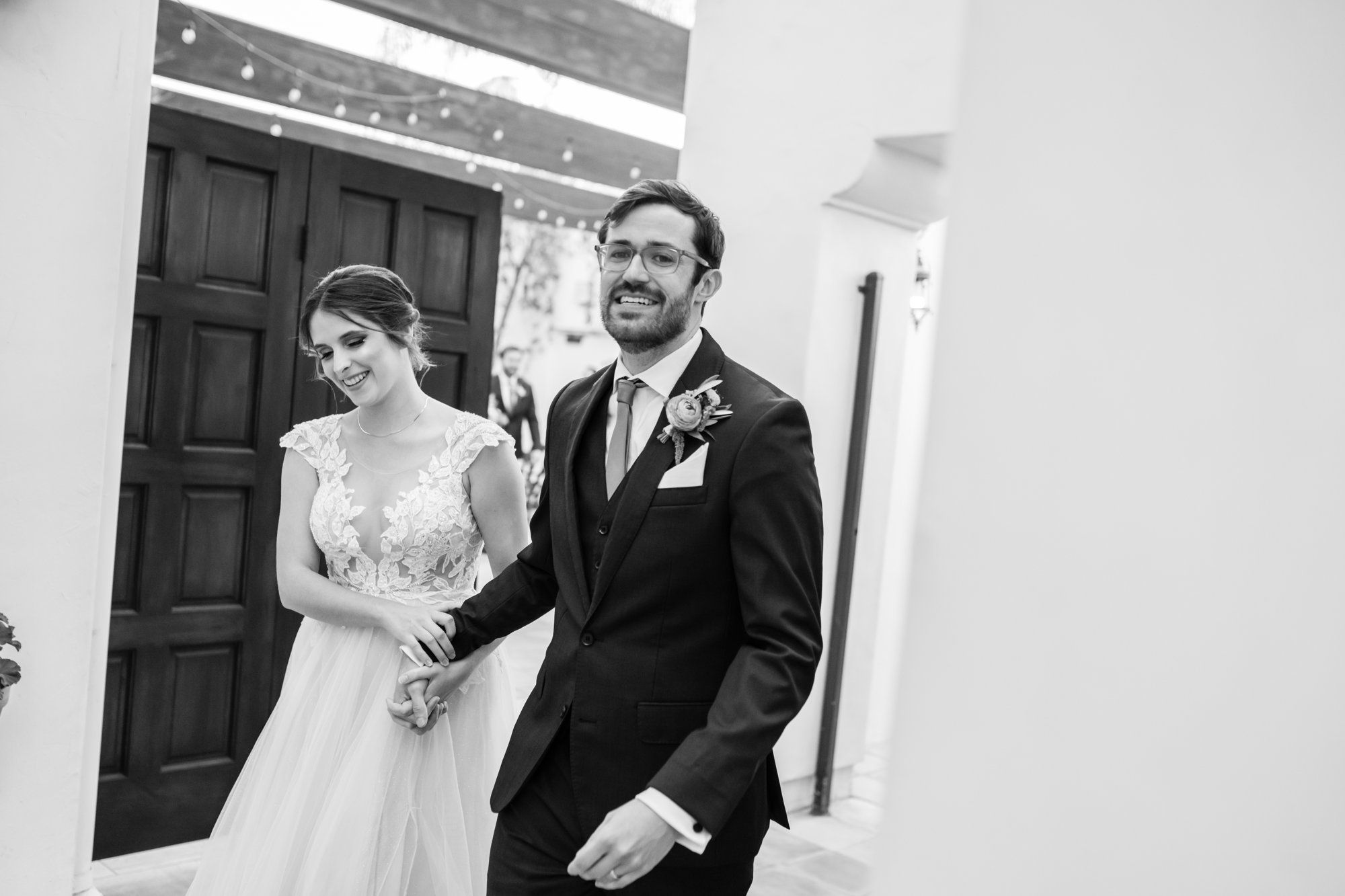 san clemente wedding at la ventura event center, Family Photos Through the Courtyard